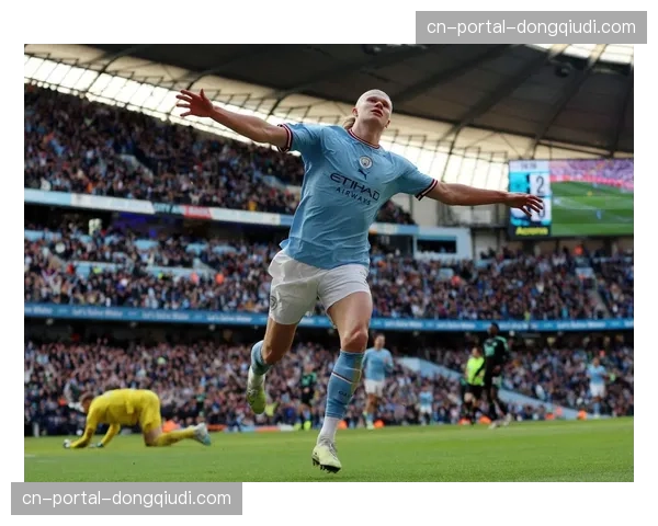 哈兰德传中后做出头球动作,英超官方调侃:他连自己的传中都头球攻门 哈兰德传中后做出头球动作,英超官方调侃:他连自己的传中都头球攻门