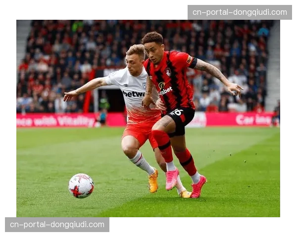 BBC报道：伯恩茅斯球员抗议对手边线犯规，VAR介入审查。